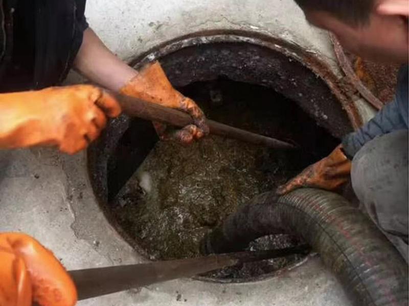 裕安清理化粪池时如何避免沼气的危害?